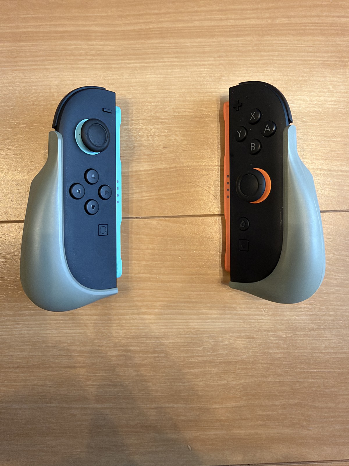 取り外したJoy-Con 2に装着したグリップの前面